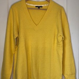 Gap yellow v-nech sweater
